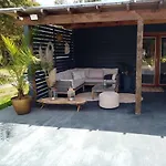 Casa Con Piscina Y Cama Elastica