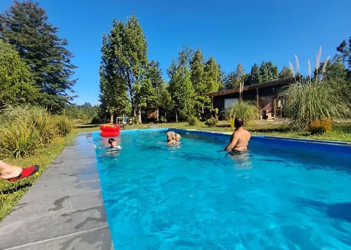 Casa Con Piscina Y Cama Elastica