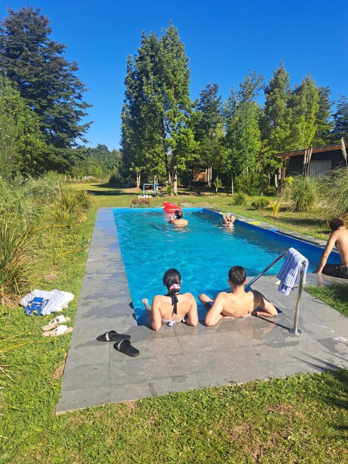 Casa Con Piscina Y Cama Elastica
